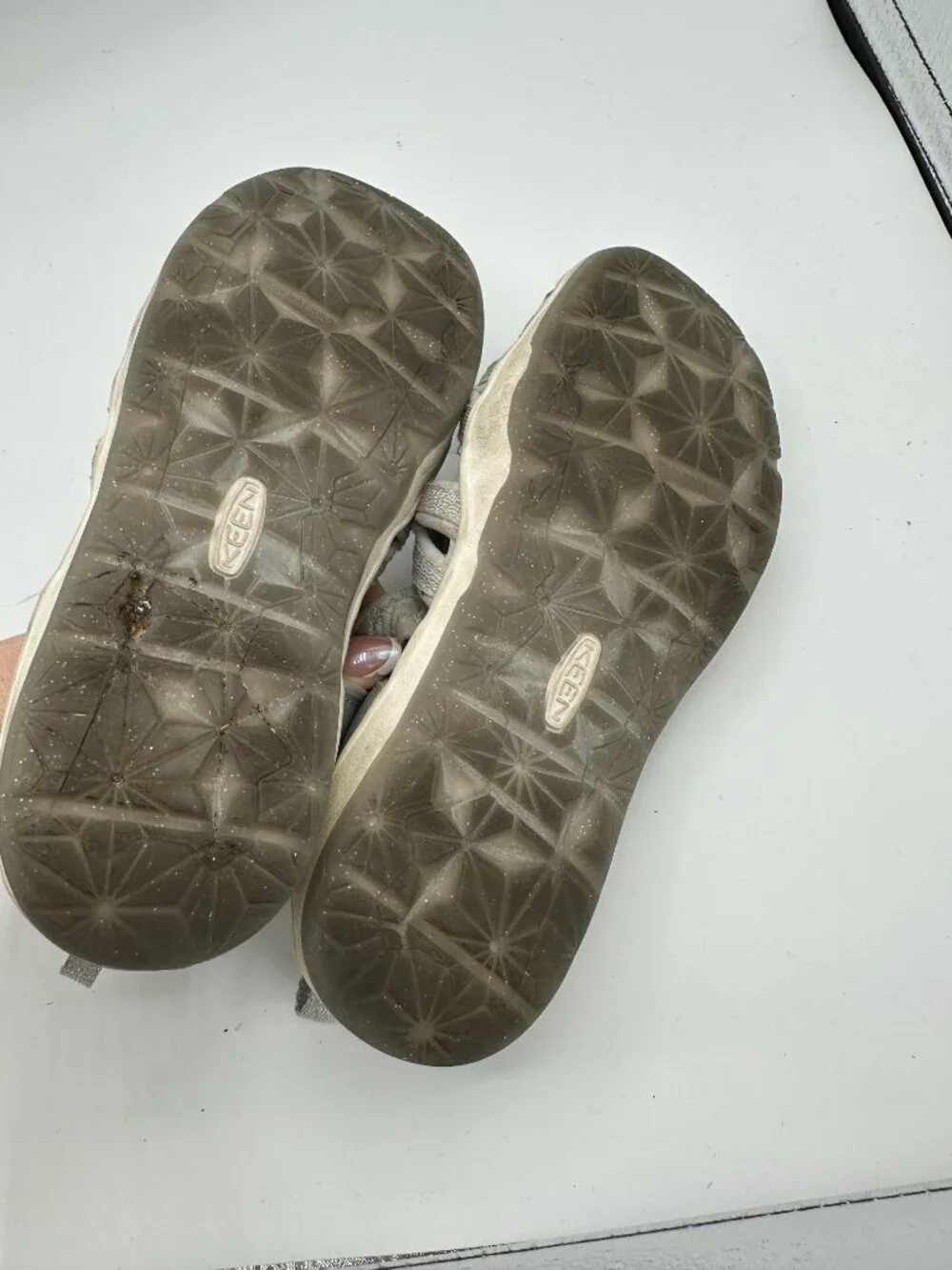 KEEN Kids' Moxie Sandals Silver Glitter Size 2